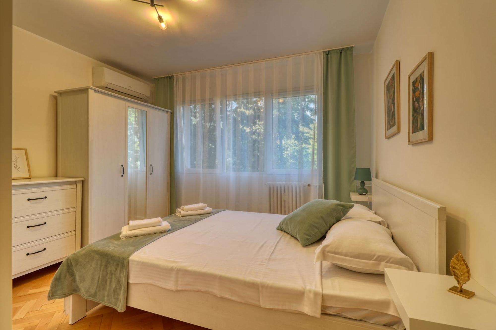 Quito Apartment - Stylish & Quiet Букурещ Екстериор снимка
